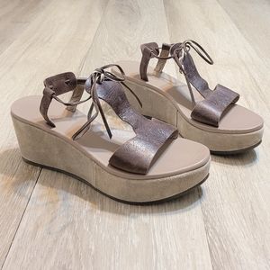 Lili Mill Wedges
